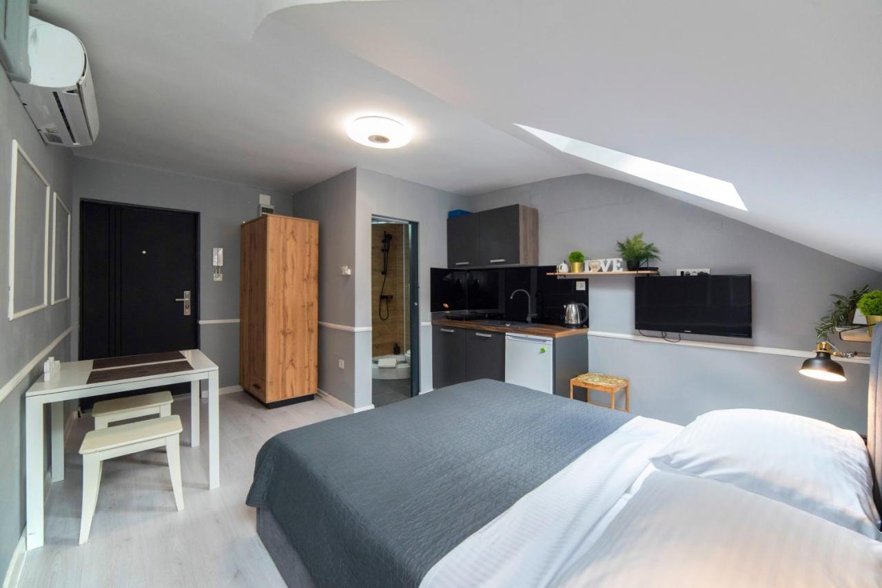 Manuela Studio Apartments, 4Th Floor, No Elevator ซาเกร็บ ภายนอก รูปภาพ