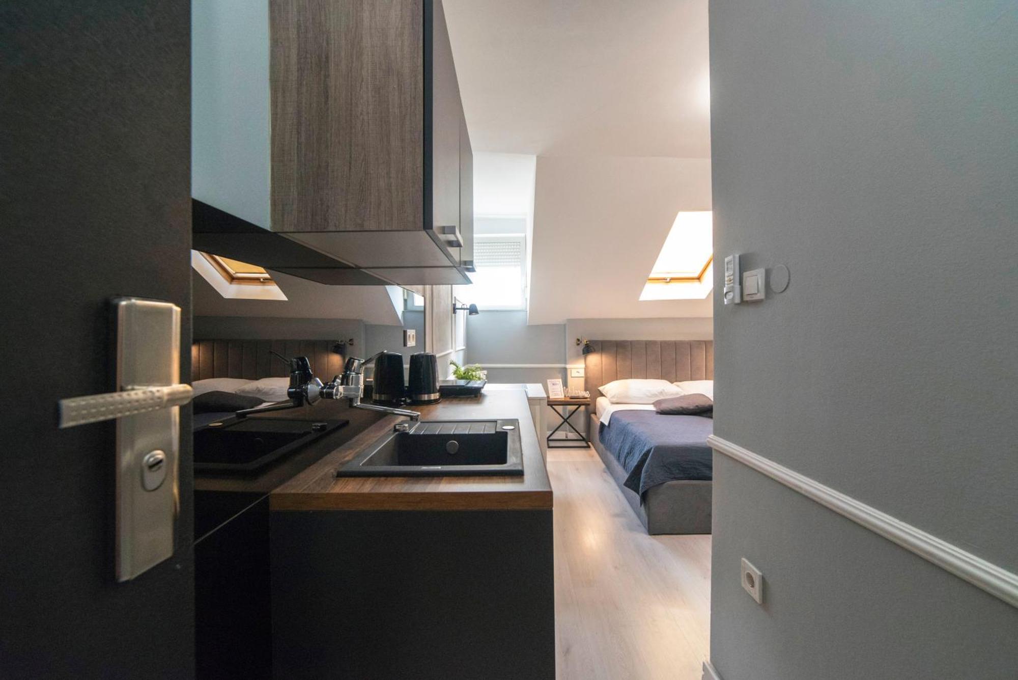 Manuela Studio Apartments, 4Th Floor, No Elevator ซาเกร็บ ภายนอก รูปภาพ